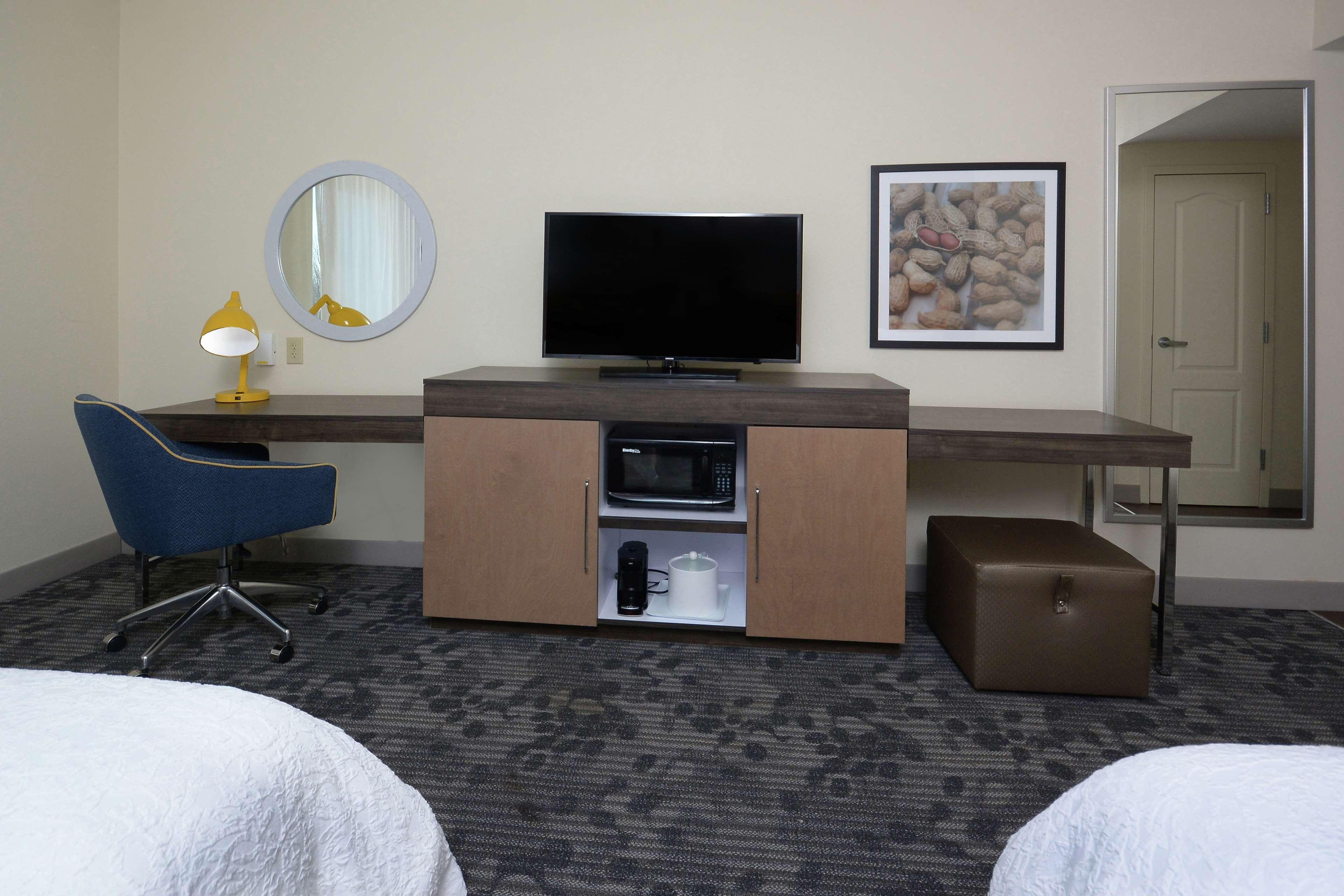 Hampton Inn & Suites Клинтон Экстерьер фото