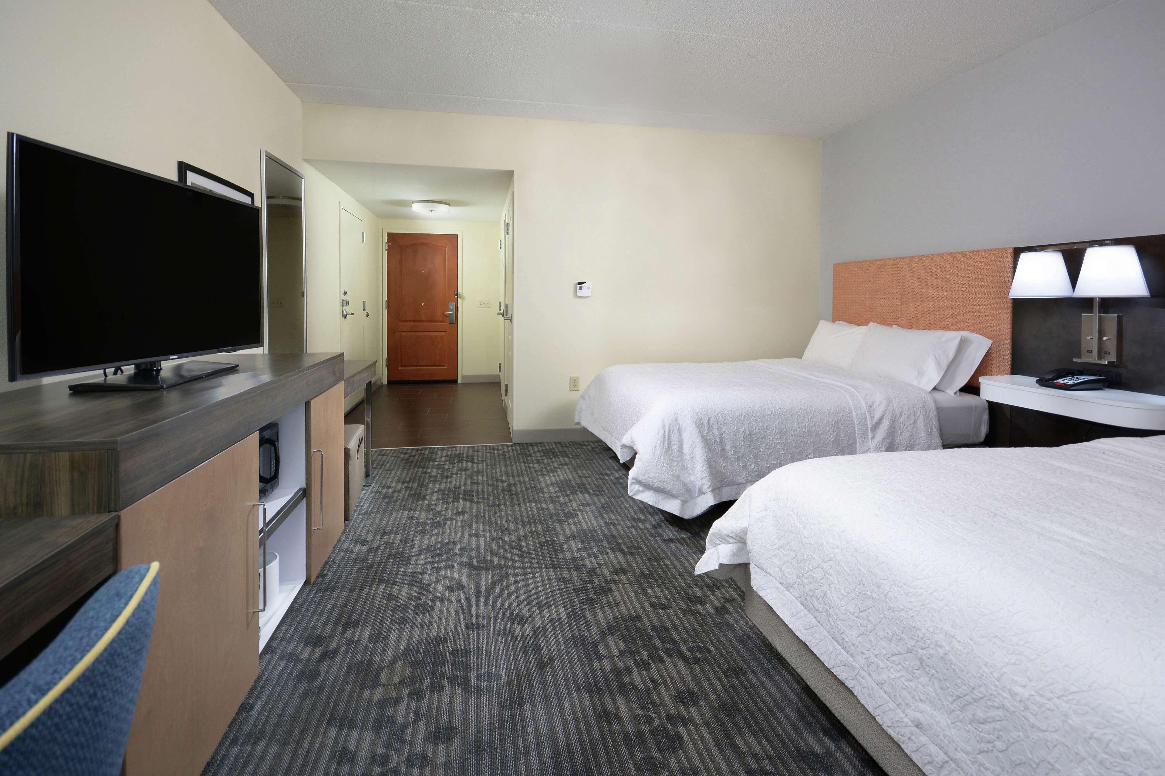 Hampton Inn & Suites Клинтон Экстерьер фото