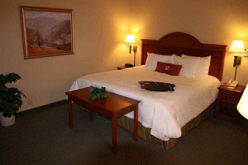 Hampton Inn & Suites Клинтон Номер фото