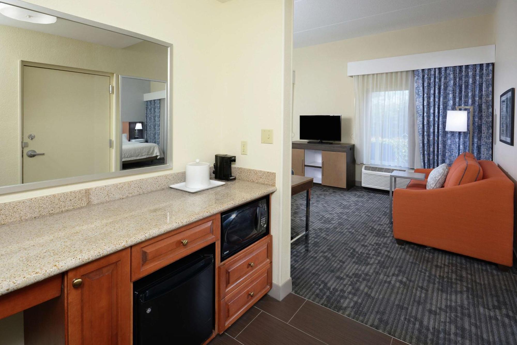 Hampton Inn & Suites Клинтон Экстерьер фото