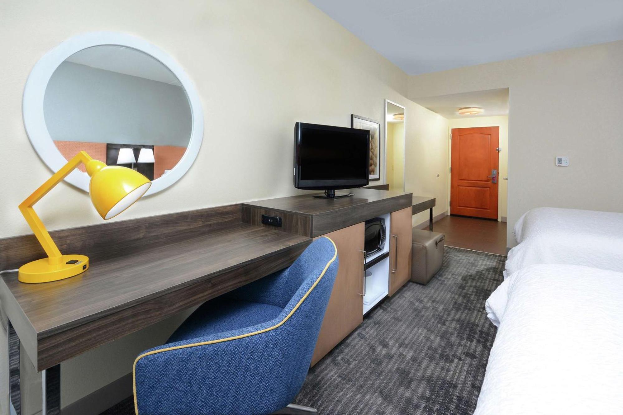Hampton Inn & Suites Клинтон Экстерьер фото