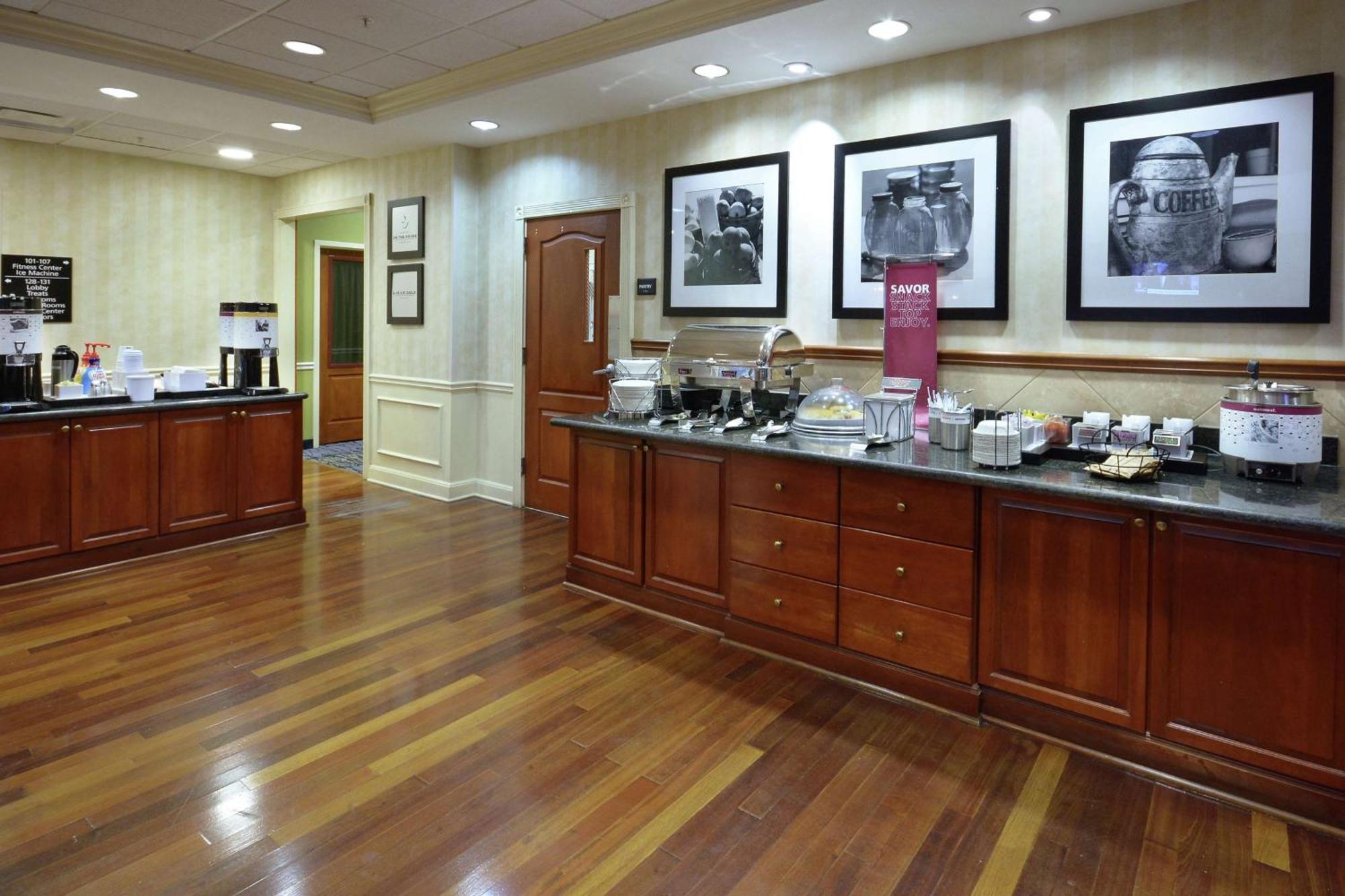 Hampton Inn & Suites Клинтон Экстерьер фото