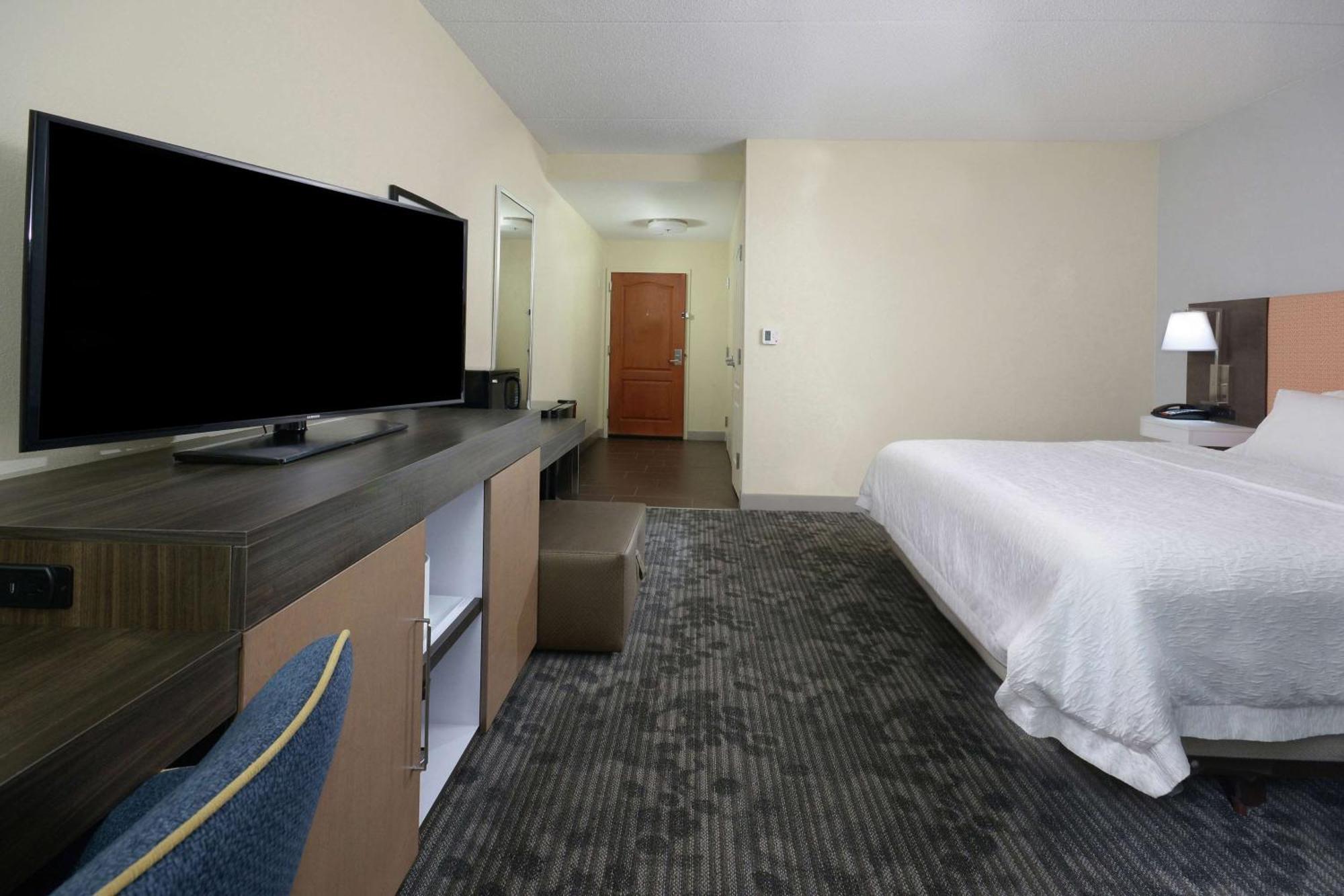 Hampton Inn & Suites Клинтон Экстерьер фото