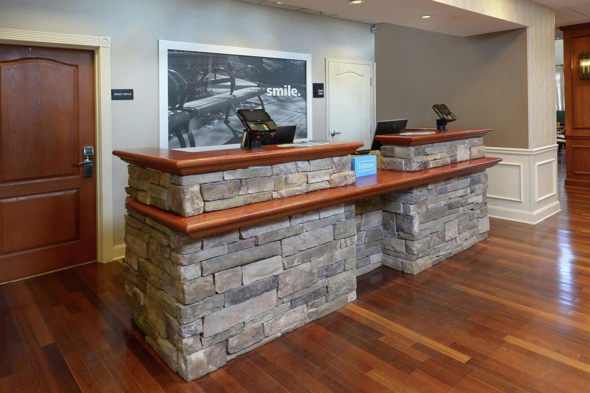 Hampton Inn & Suites Клинтон Экстерьер фото