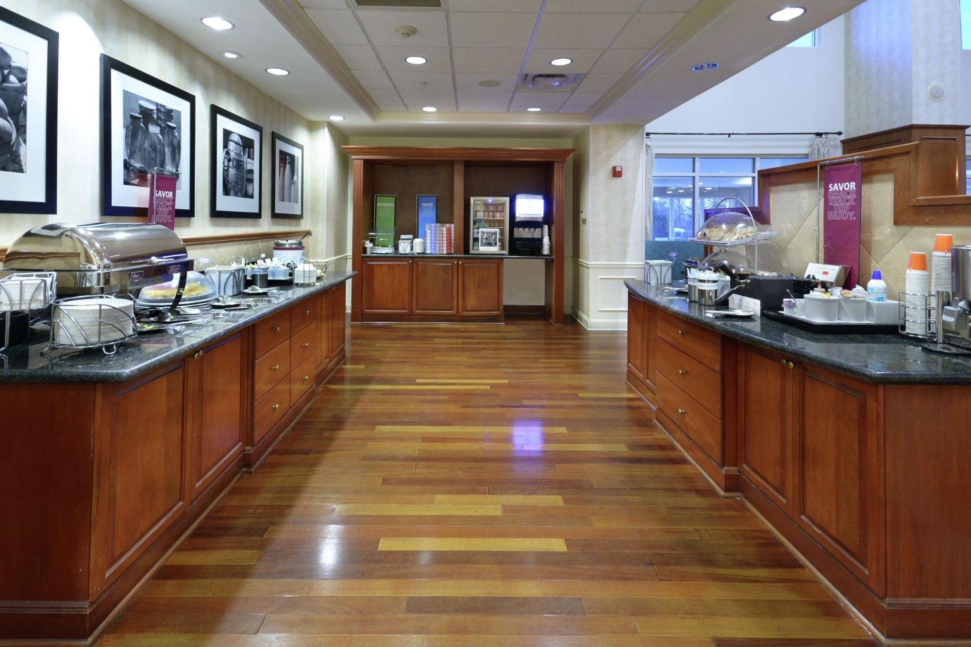 Hampton Inn & Suites Клинтон Экстерьер фото