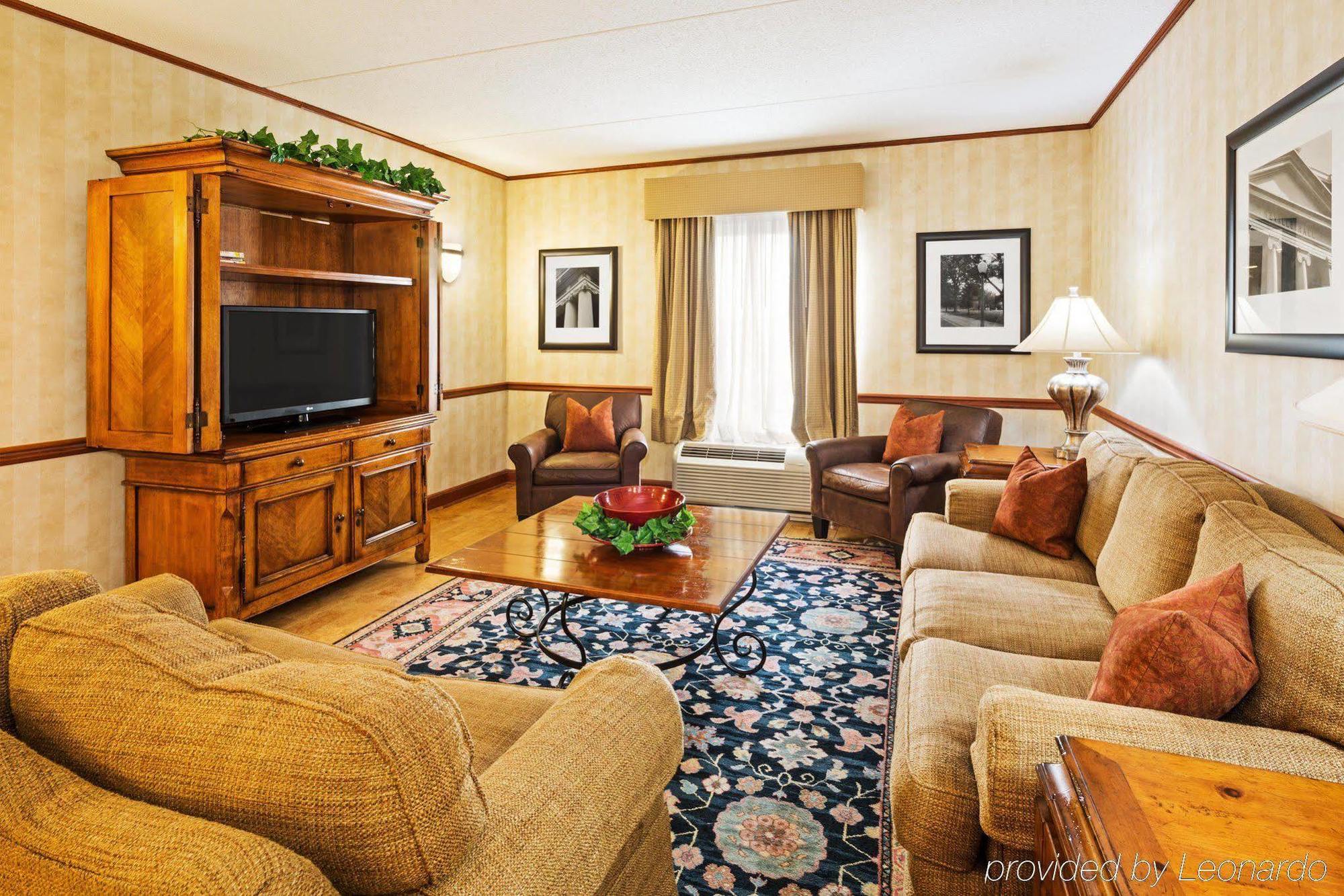 Hampton Inn & Suites Клинтон Экстерьер фото