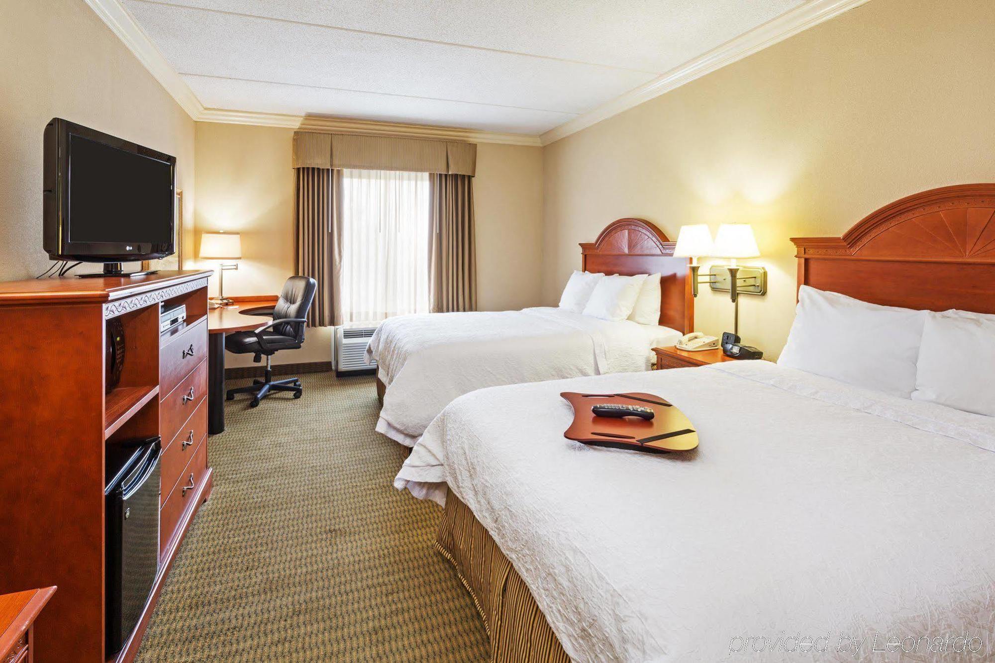 Hampton Inn & Suites Клинтон Экстерьер фото