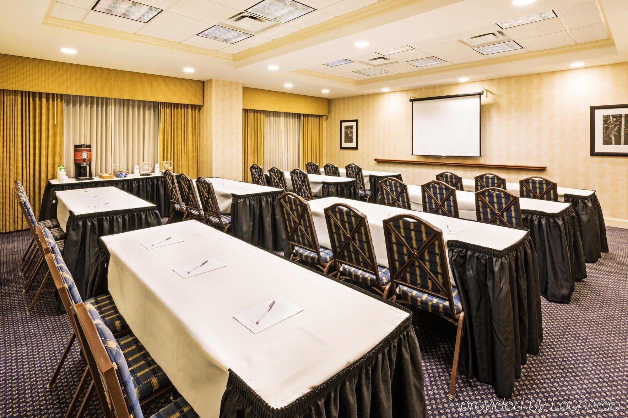 Hampton Inn & Suites Клинтон Экстерьер фото